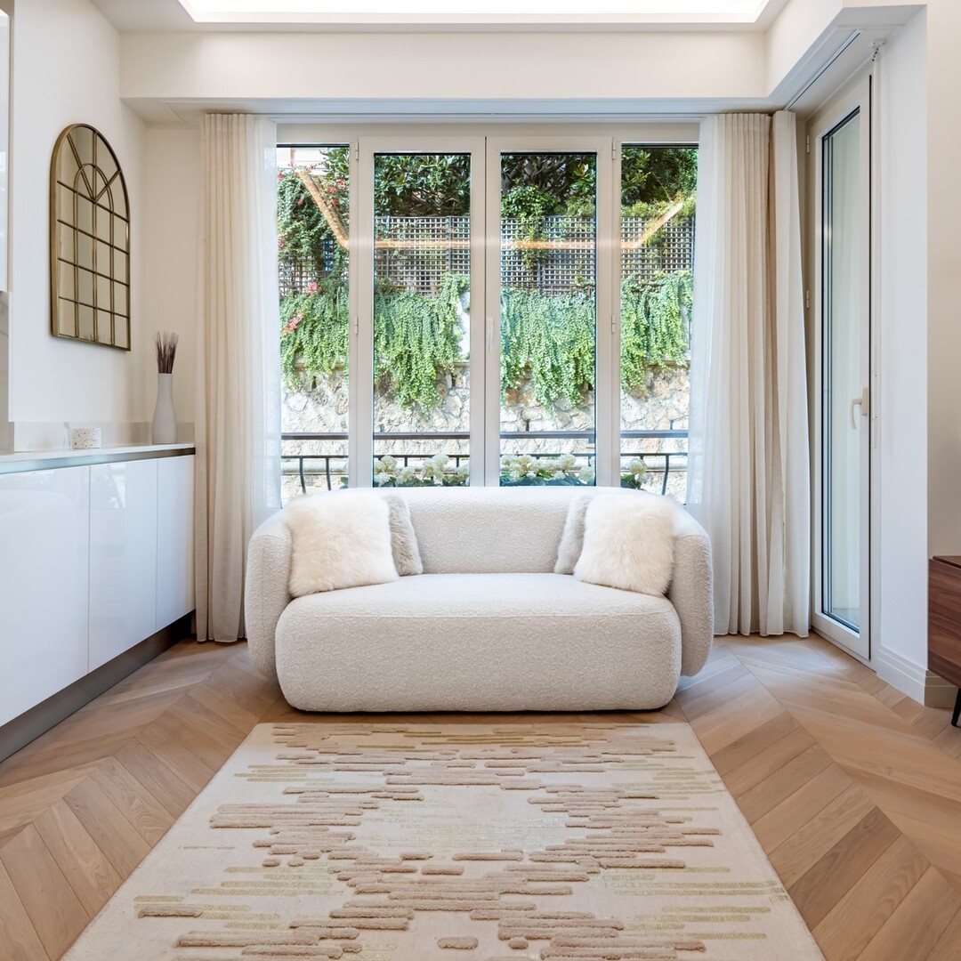 Renovated two-room apartment near the center