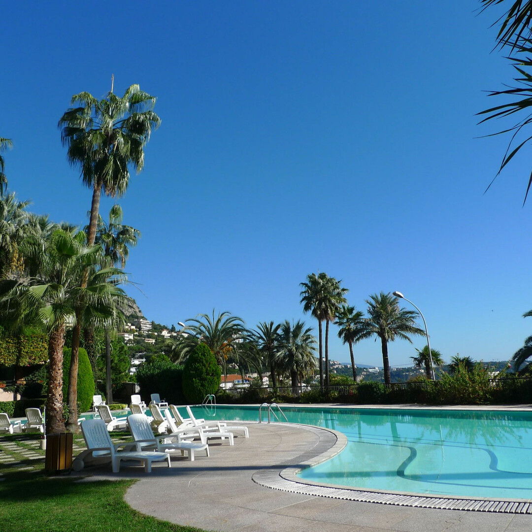 Studio Near the Monte Carlo Country club, in a luxury residence with swimming pool and wooded park