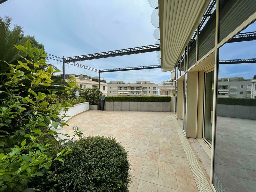 LAROUSSE-SAINT ROMAN / ROCAZUR / 5 ROOMS WITH EXCEPTIONAL TERRACE