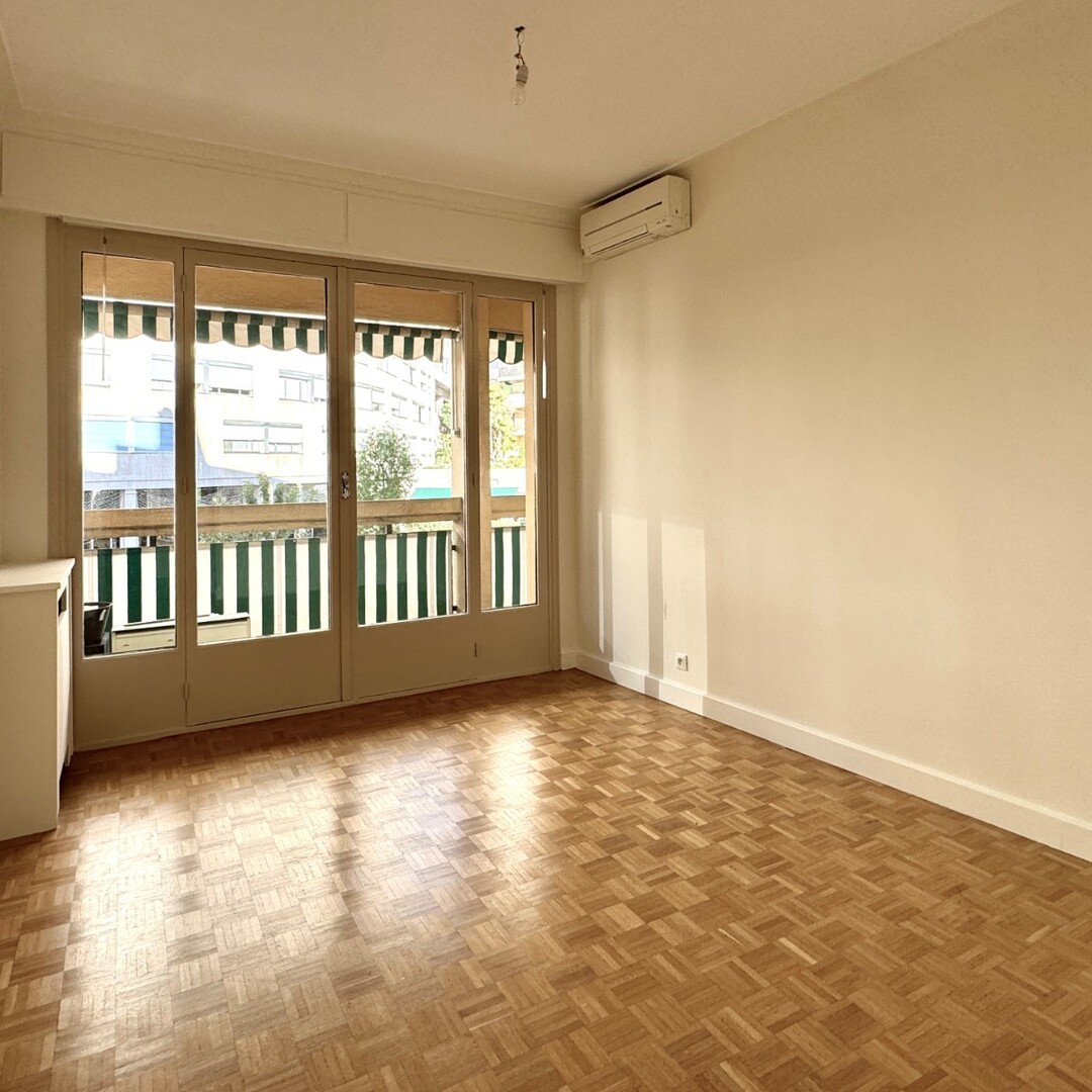 La Rousse - Le Calypso - Great opportunity with high potential – 3 bright rooms to renovate - Price / m²