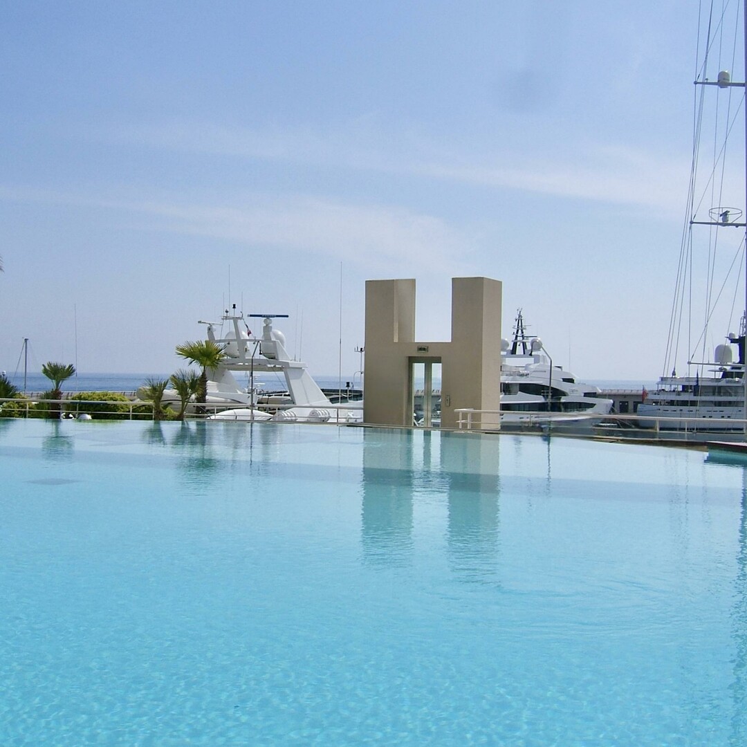 Large 2-bedroom apartment in Fontvieille