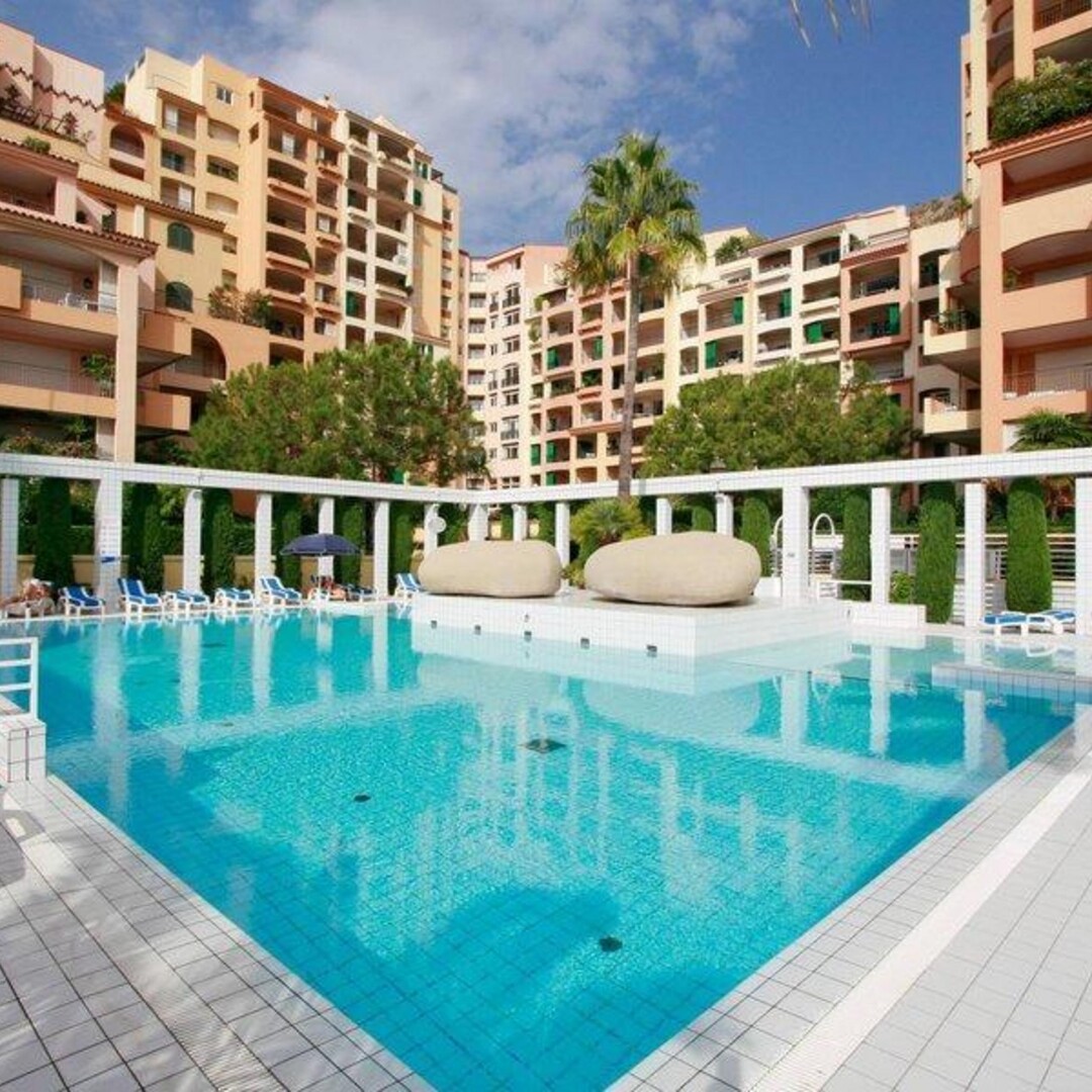 Sumptuous and expansive apartment nestled in a tranquil, green setting