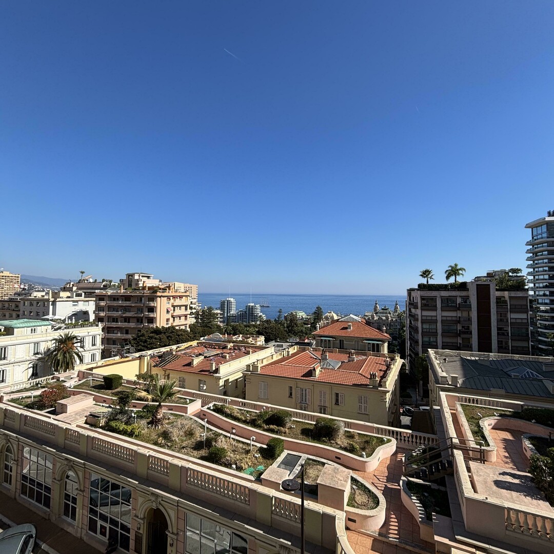 IN THE HEART OF MONTE-CARLO - MAGNIFICENT 4 ROOM APARTMENT AT THE RIVIERA PALACE