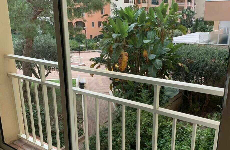 Furnished studio with garden view