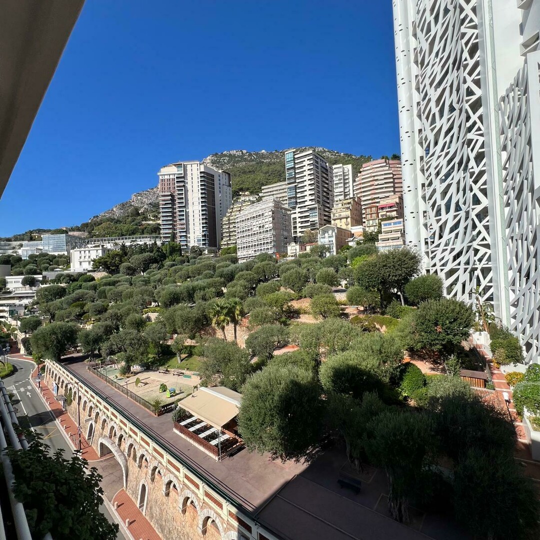 Studio apartment with alcove et gardens view