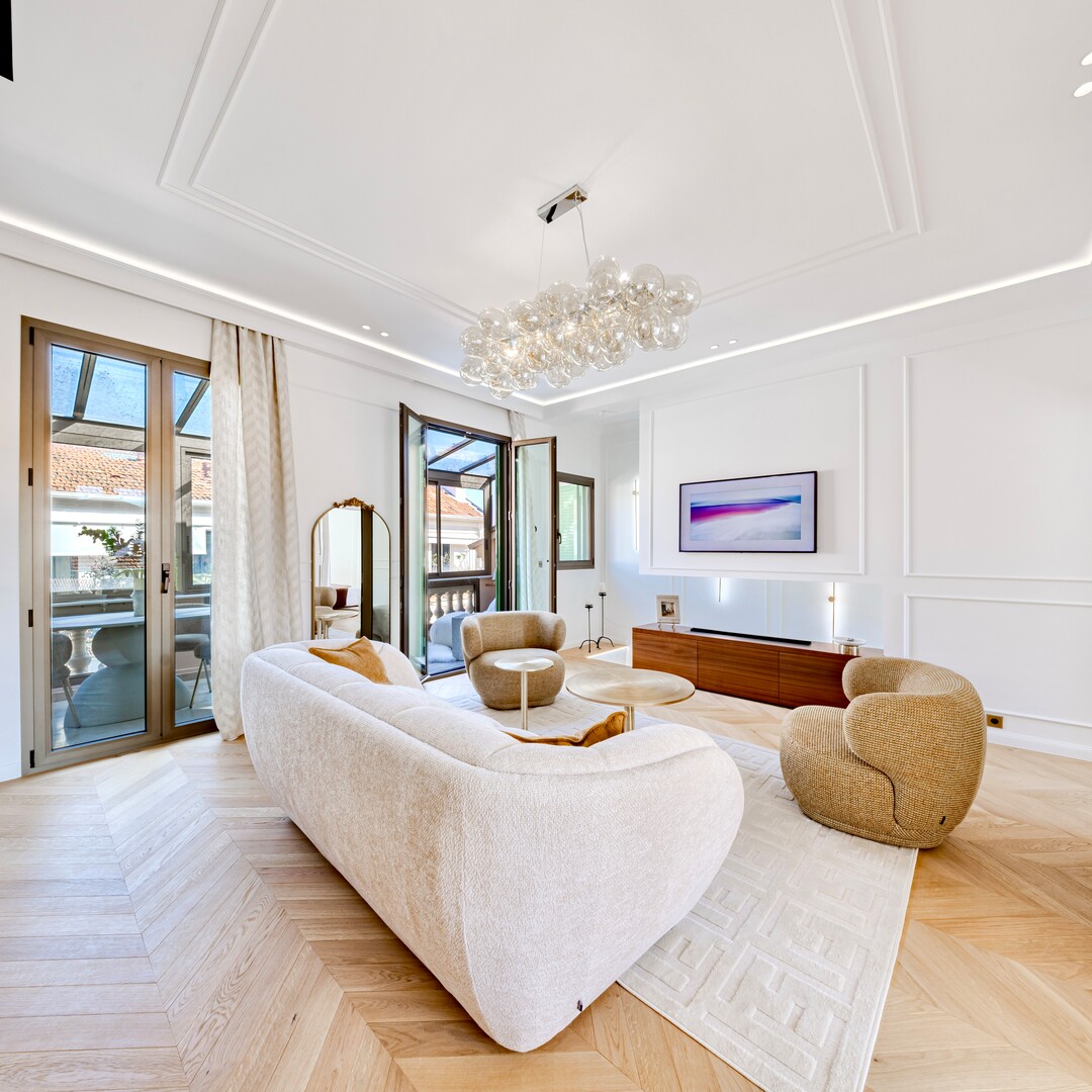 MAGNIFICENT 3 ROOM RENOVATED