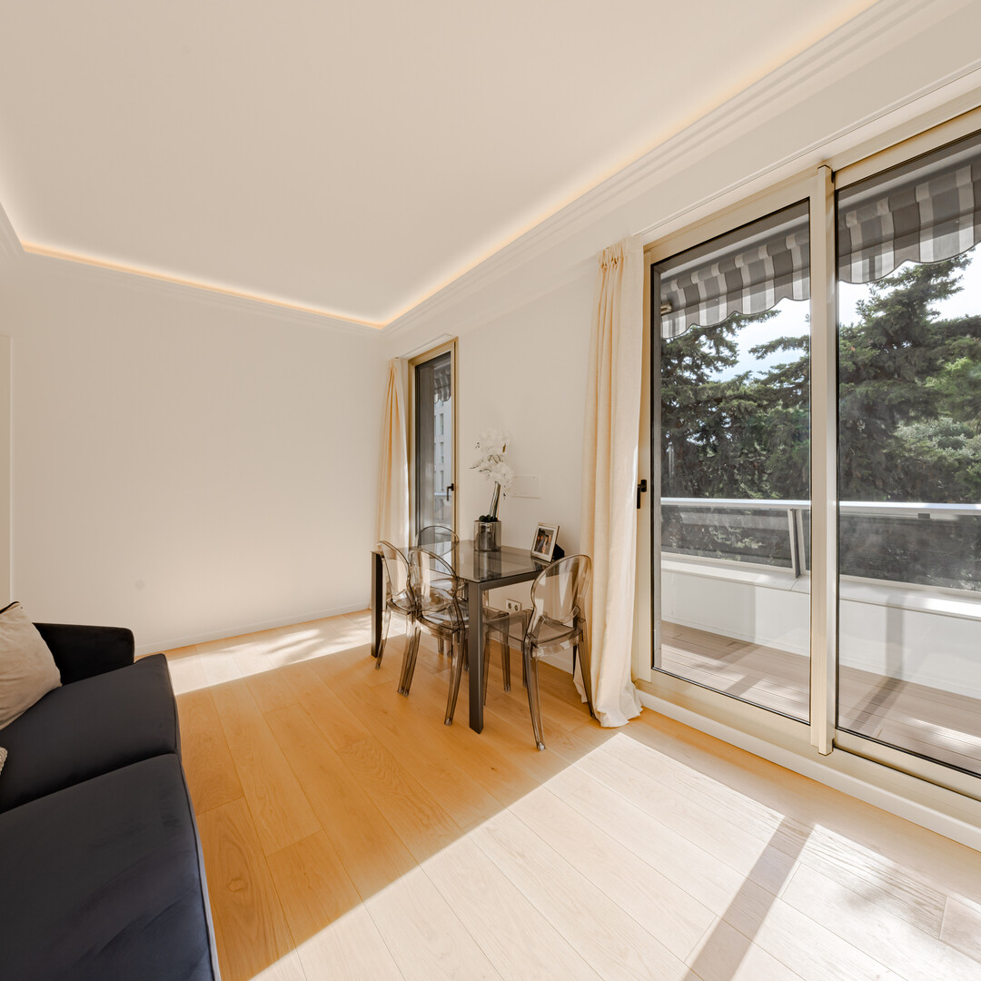 CHARMING RENOVATED 2-BEDROOM APARTMENT