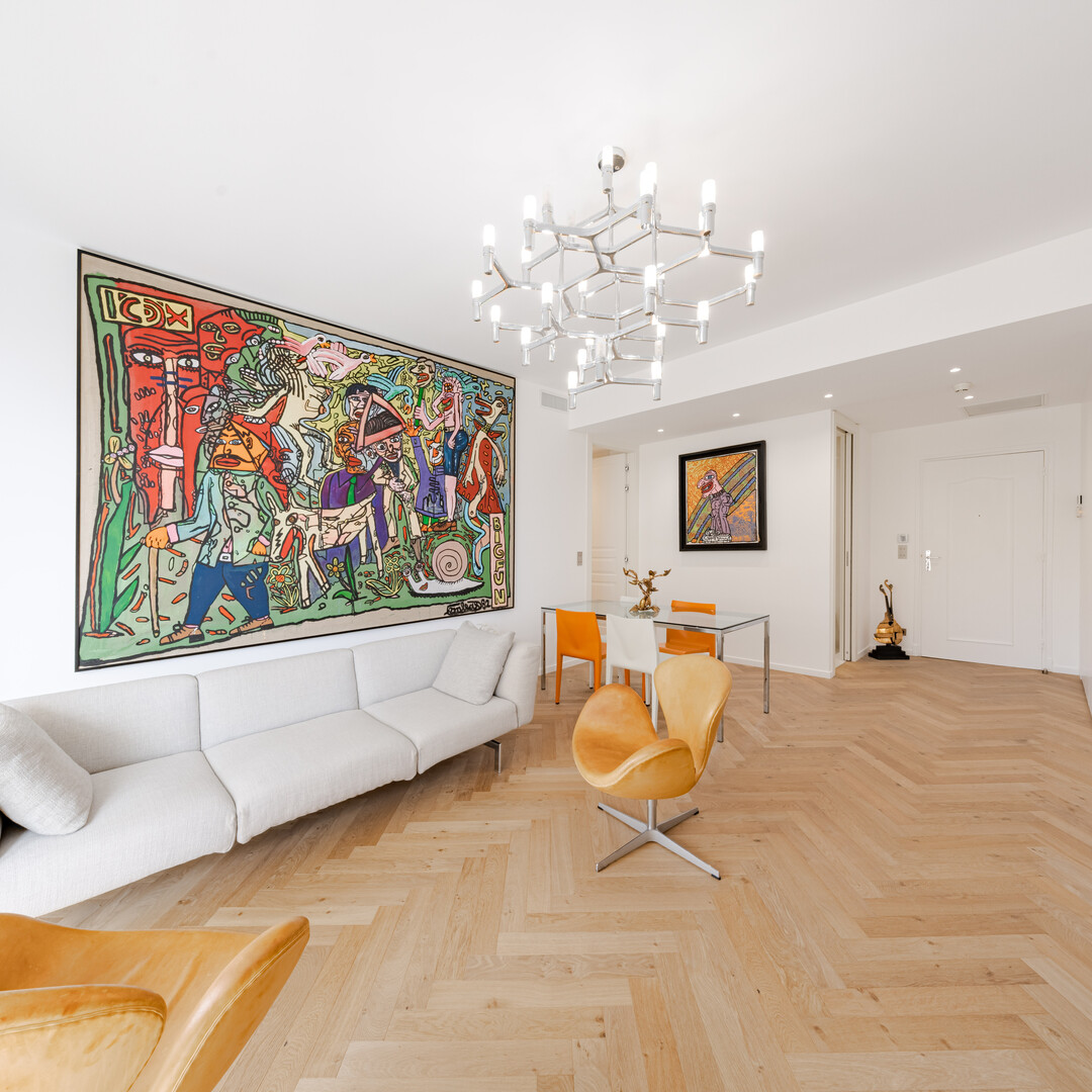 RENOVATED 2-BEDROOM APARTMENT – SEA VIEW