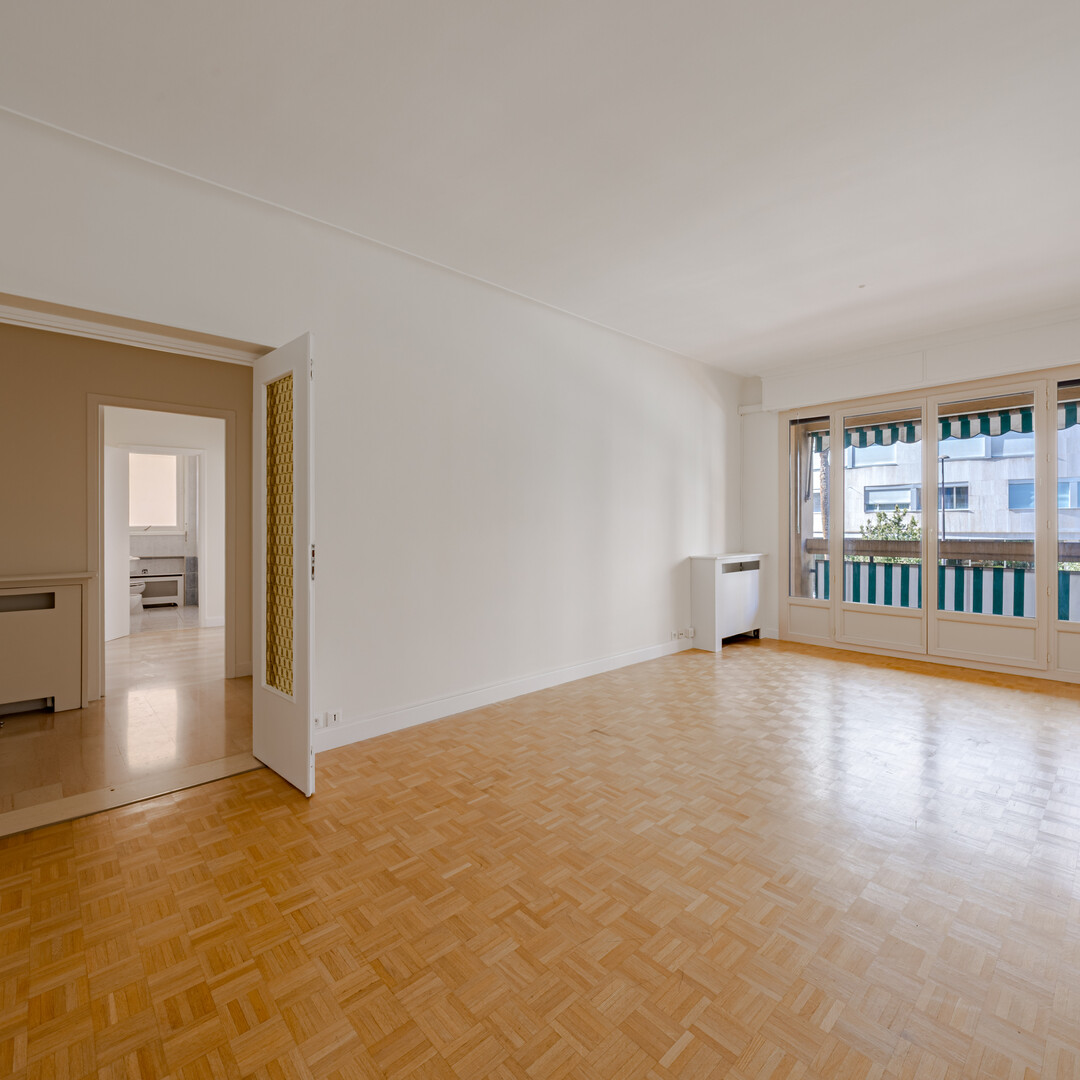 OPPORTUNITY 3 ROOMS CENTRAL CLOSE TO THE BEACHES