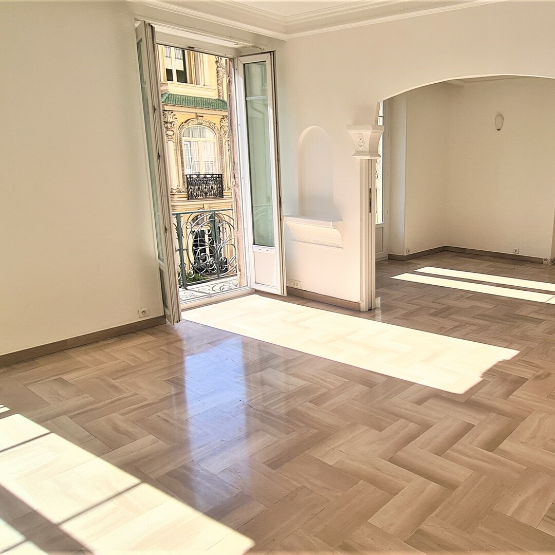 SPACIOUS 3-BEDROOM BOURGEOIS APARTMENT