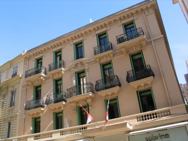 Sole Agent – High-end renovated luxury apartment with sea view