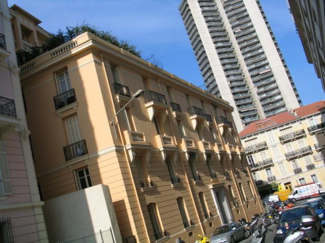 Sole Agent – High-end renovated luxury apartment with sea view