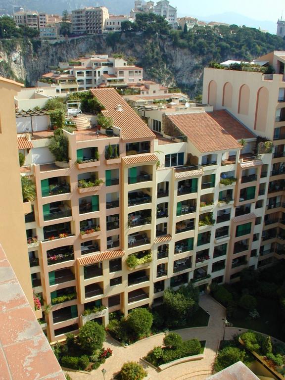 Sole Agent – High-end renovated luxury apartment with sea view