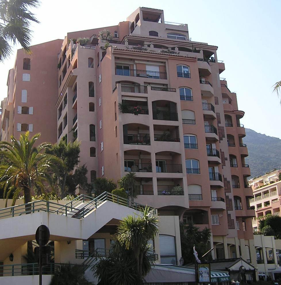 Sole Agent – High-end renovated luxury apartment with sea view