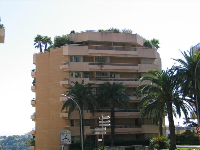 Sole Agent – High-end renovated luxury apartment with sea view