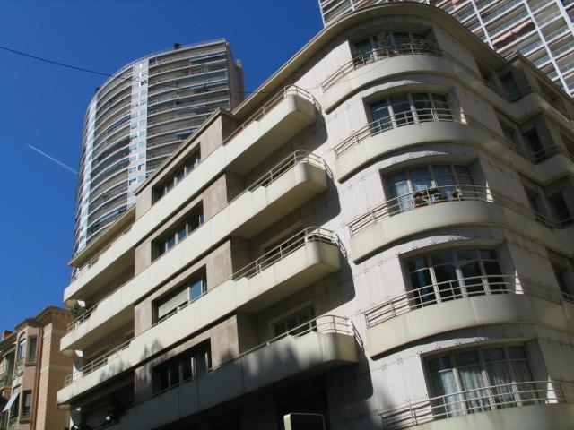 Sole Agent – High-end renovated luxury apartment with sea view