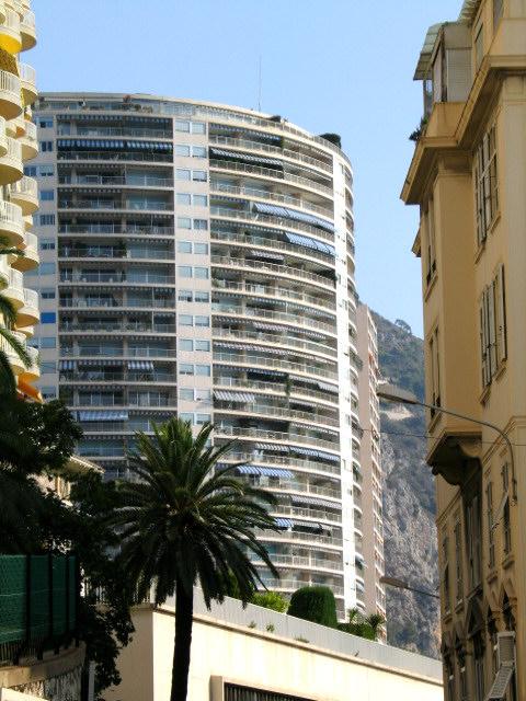 Sole Agent – High-end renovated luxury apartment with sea view