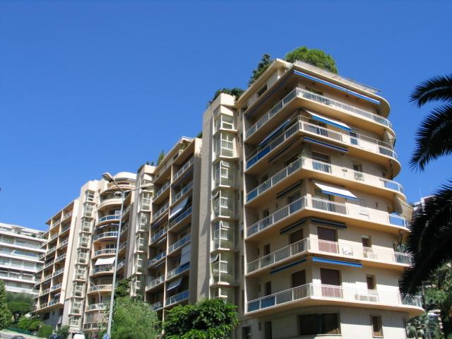 Sole Agent – High-end renovated luxury apartment with sea view