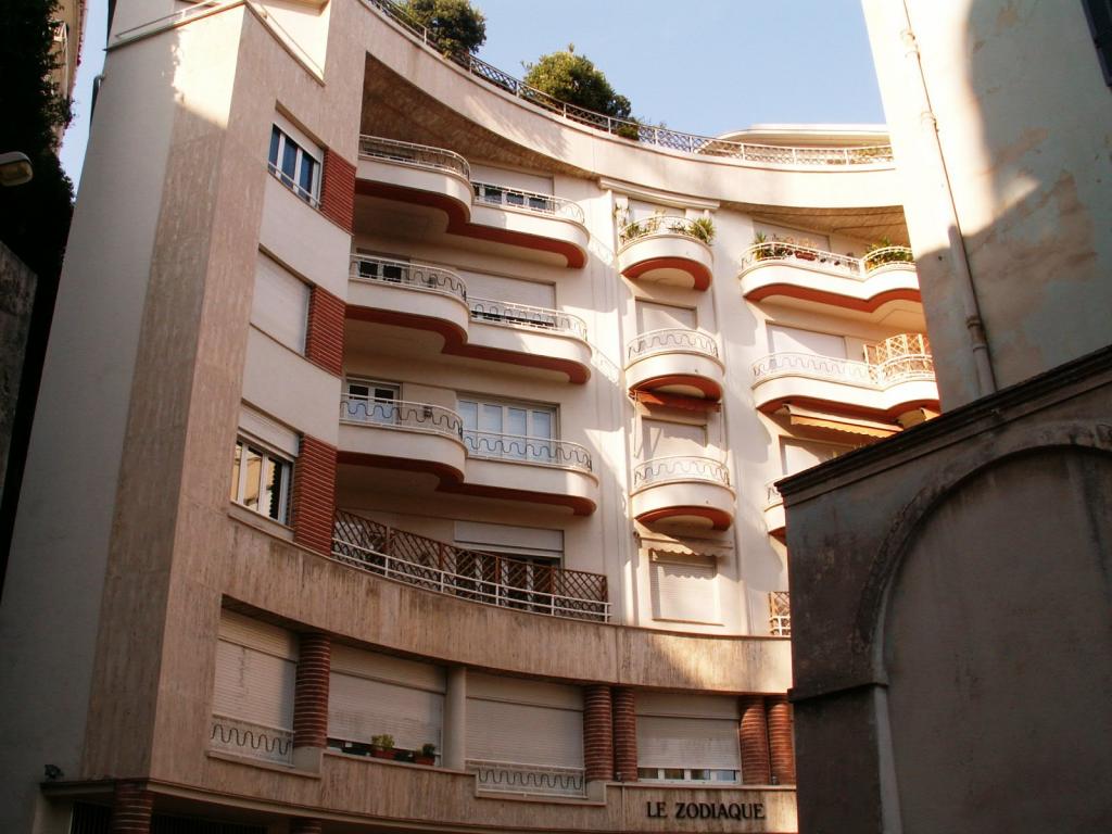 Sole Agent – High-end renovated luxury apartment with sea view